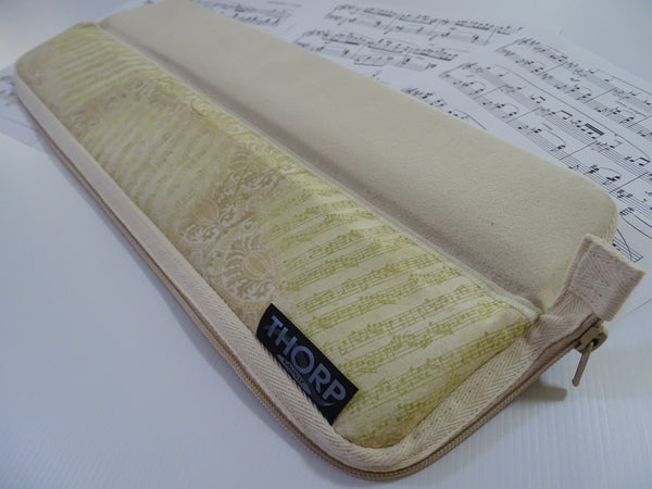 Baton Case, Romanza.