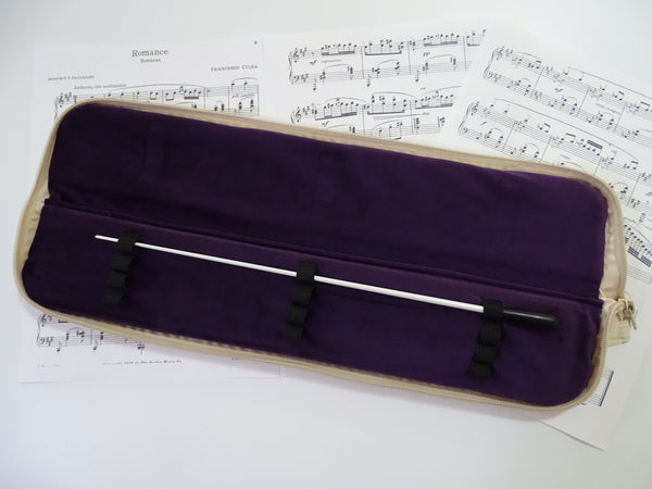 Baton Case, Romanza.